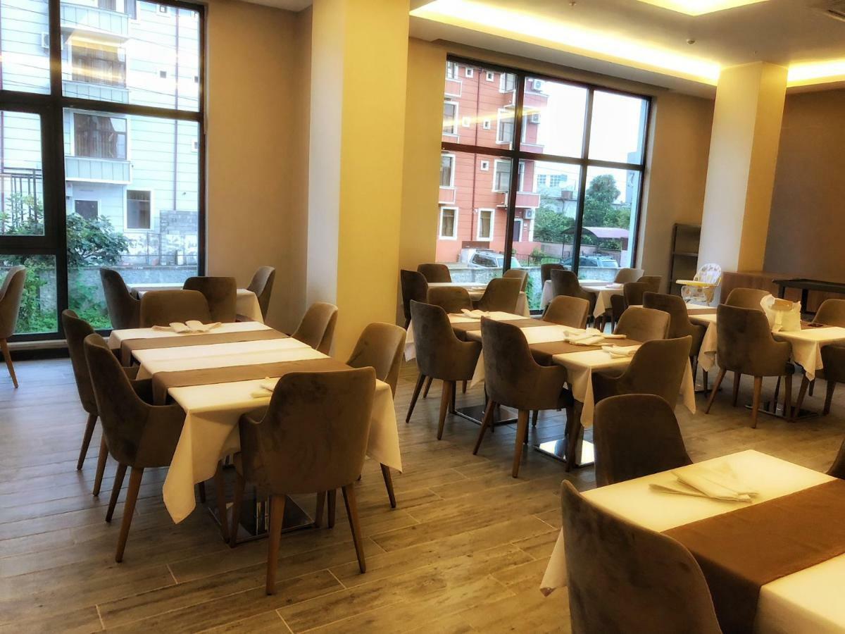 City Hotel Батумі Екстер'єр фото