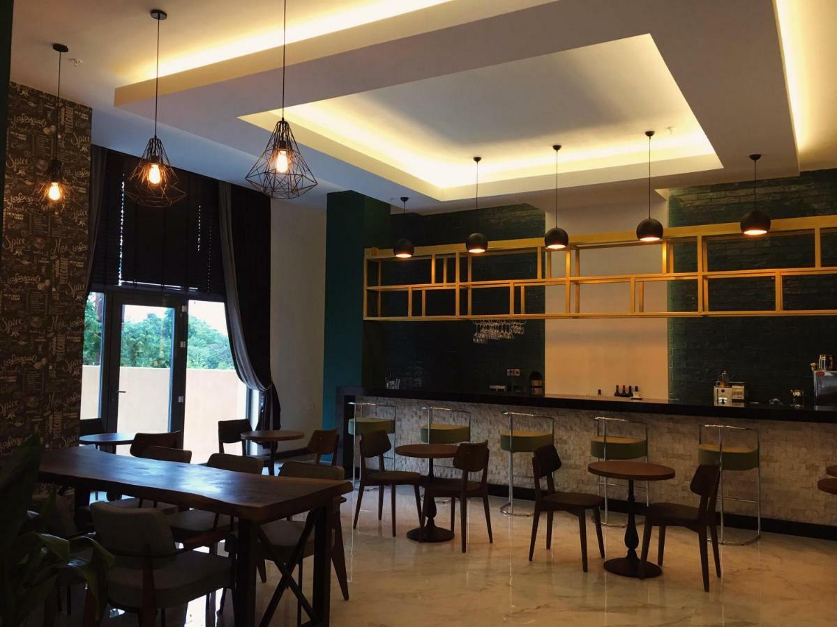 City Hotel Батумі Екстер'єр фото